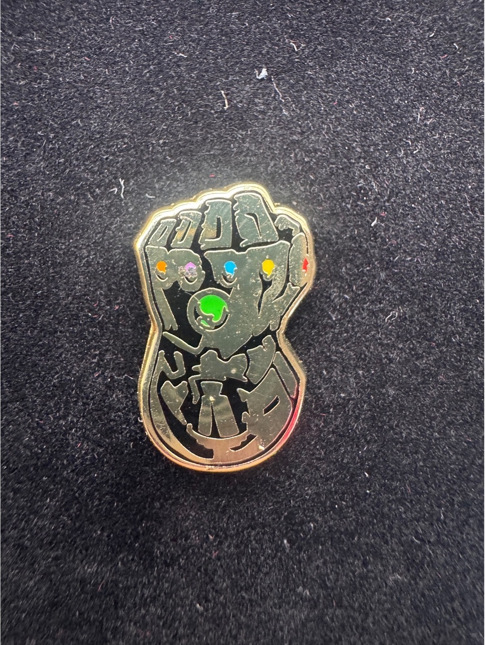 KITH x Marvel Super-Villains Infinity Gauntlet Metal Pin